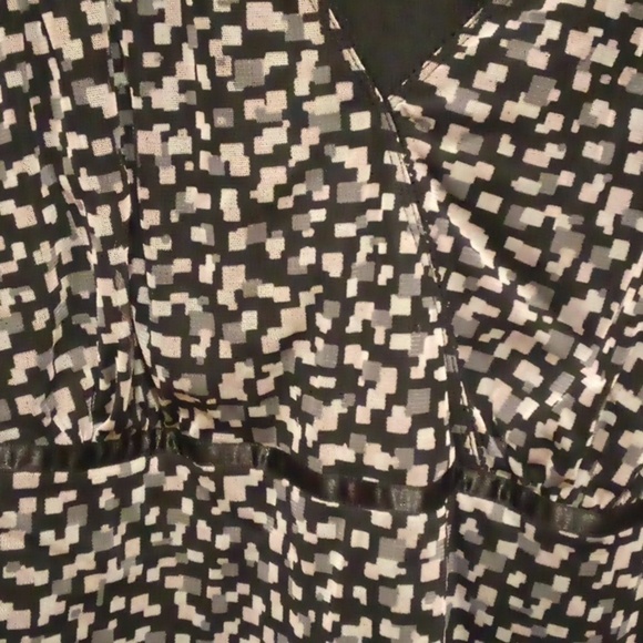 Venezia Abstract Frilly Short Sleeve Pullover Blouse - Size 22W/24W - Picture 2 of 6